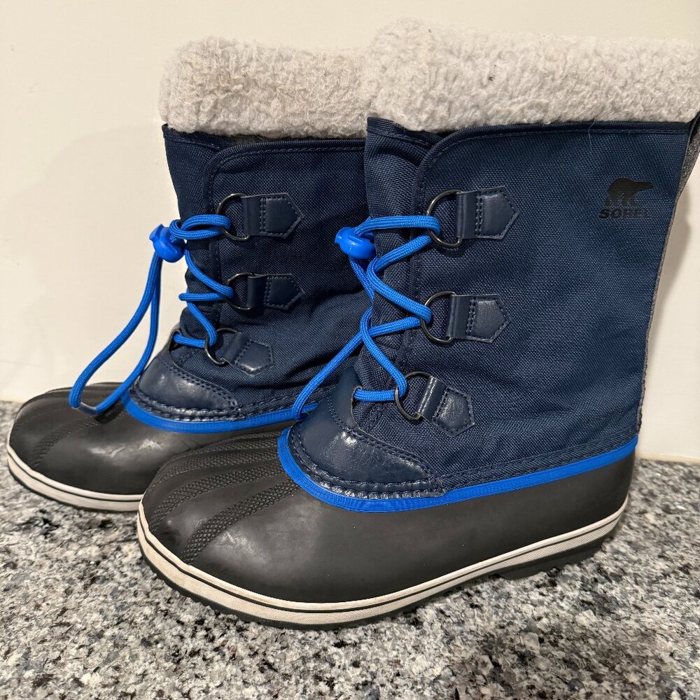 Sorel Kids Winter Boots (size 6)